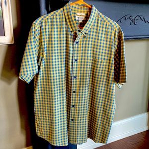 Men’s casual/dress short-sleeve shirt.  Collared, button-down shirt. Fitted XL.